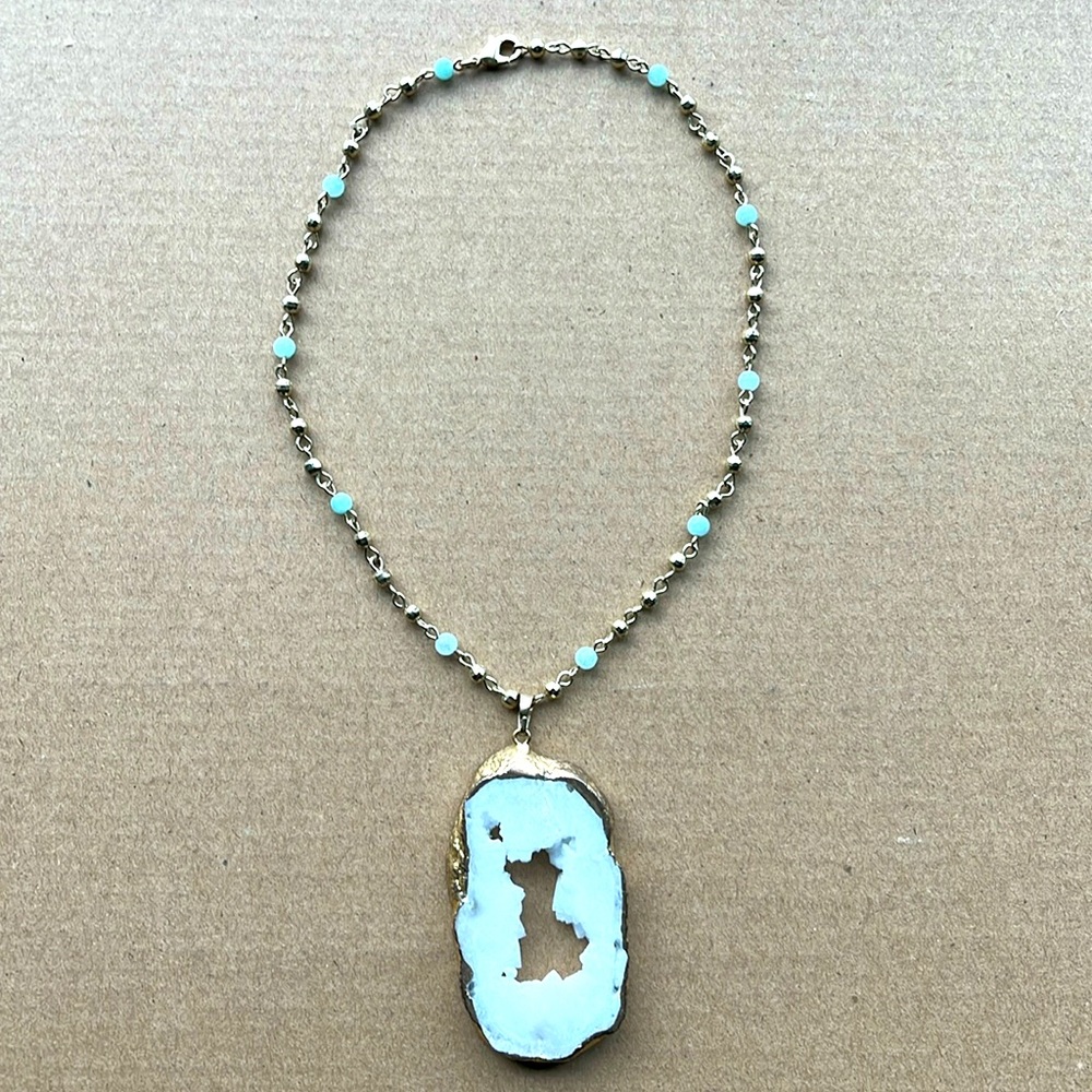 Beautiful Beaded Necklace w/Stone Pendant